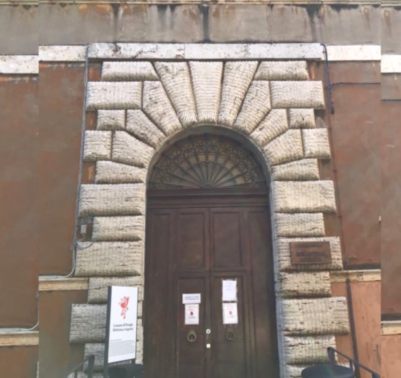 What services does the Perugia library offer to visitors