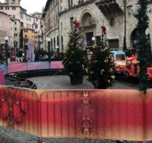 Is there a festive kids’ play area in Piazza IV Novembre this Christmas